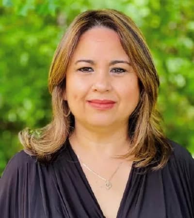 Dra. Mae Lynn Reyes-Rodríguez — LatinaCon speaker