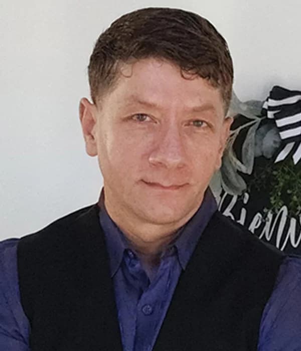 Milton Giraldo — LatinaCon oradora